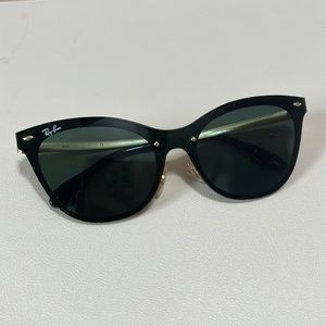 BRAND NEW RAYBANS NEVER WORN